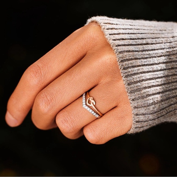 Knotted Heart Shape Inlaid Zircon Ring - Picture 5 of 8